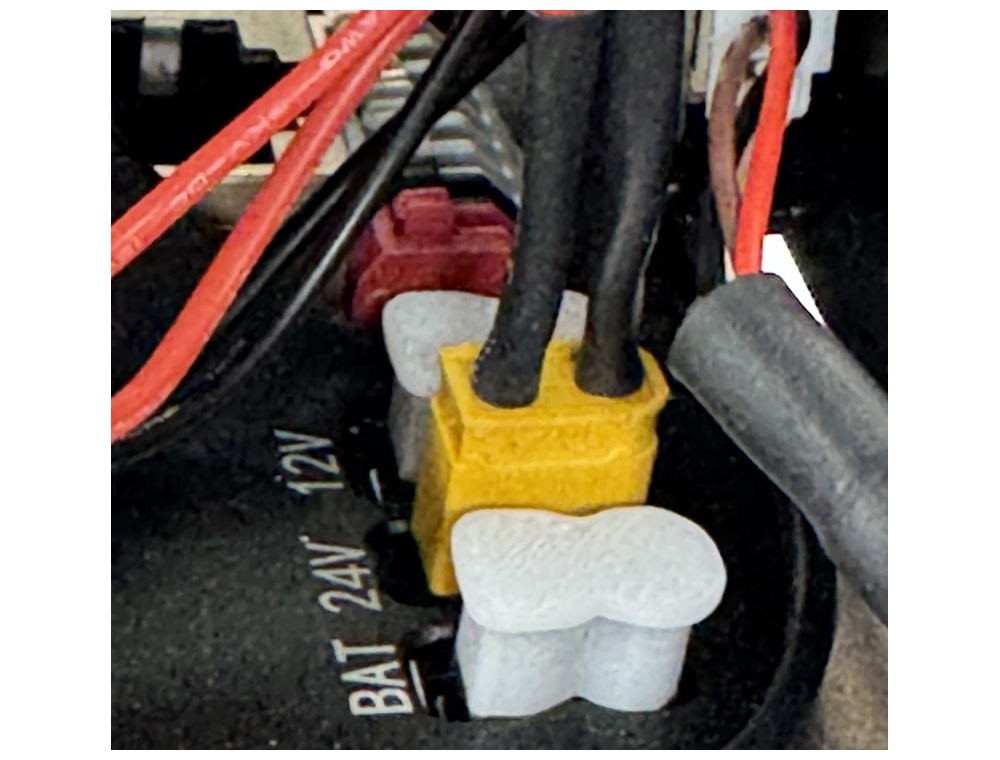 BAT 24V connector